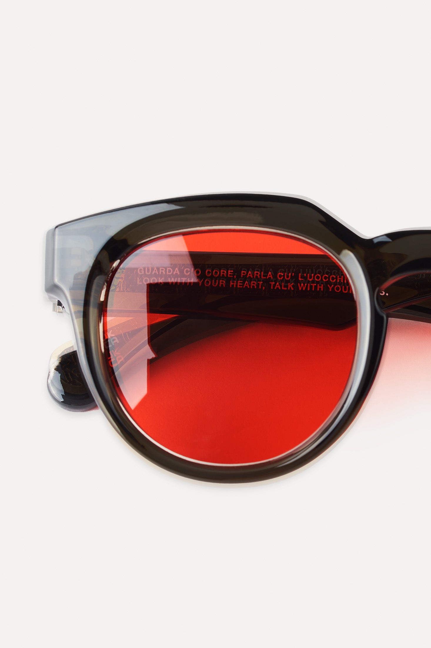 SUN01T_000_SG001_990-media-4