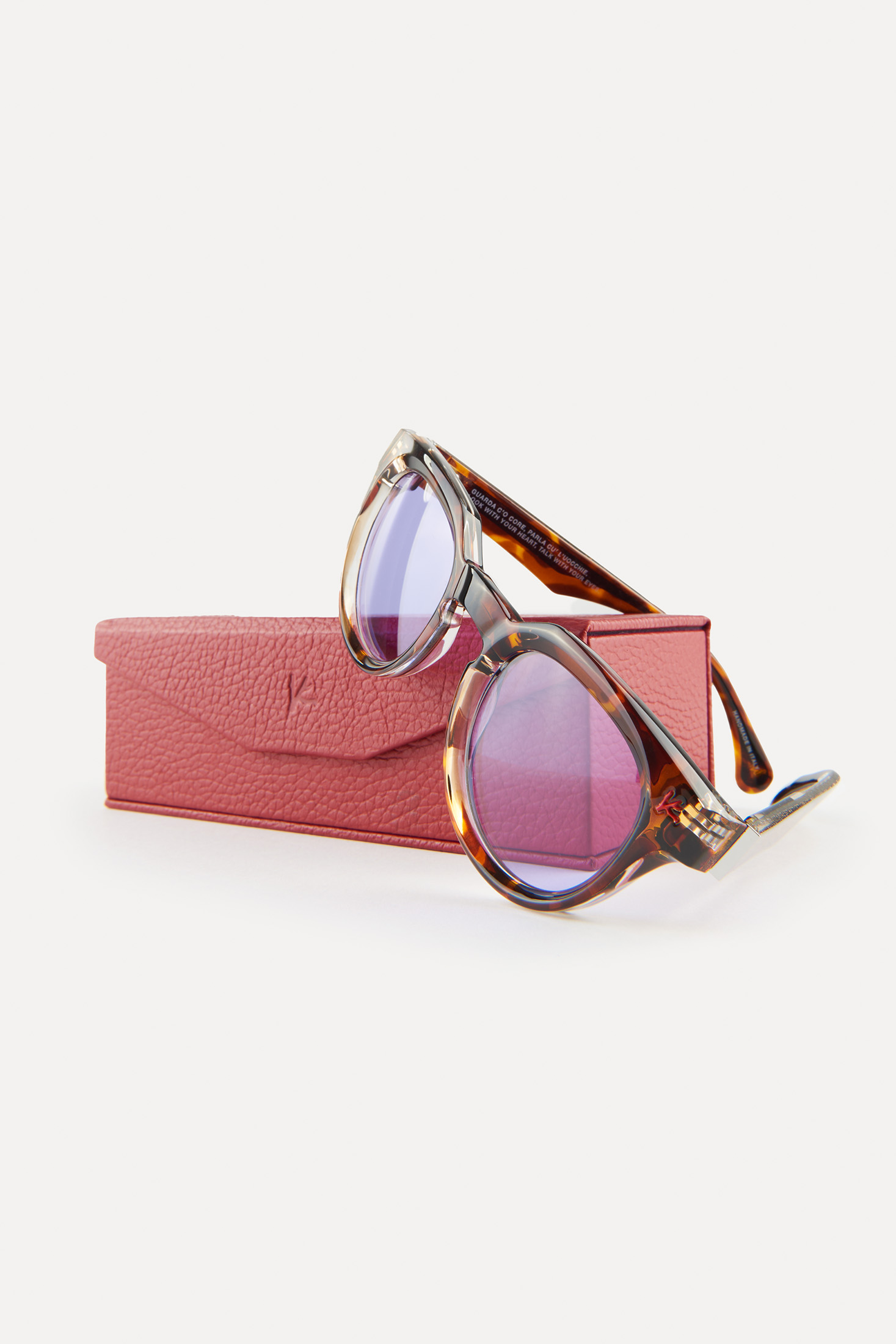 サングラス Anna Sui Sunglasses AS1133 1 001 Cat Eye Inspired by Anna's signature cat eye sunglasses