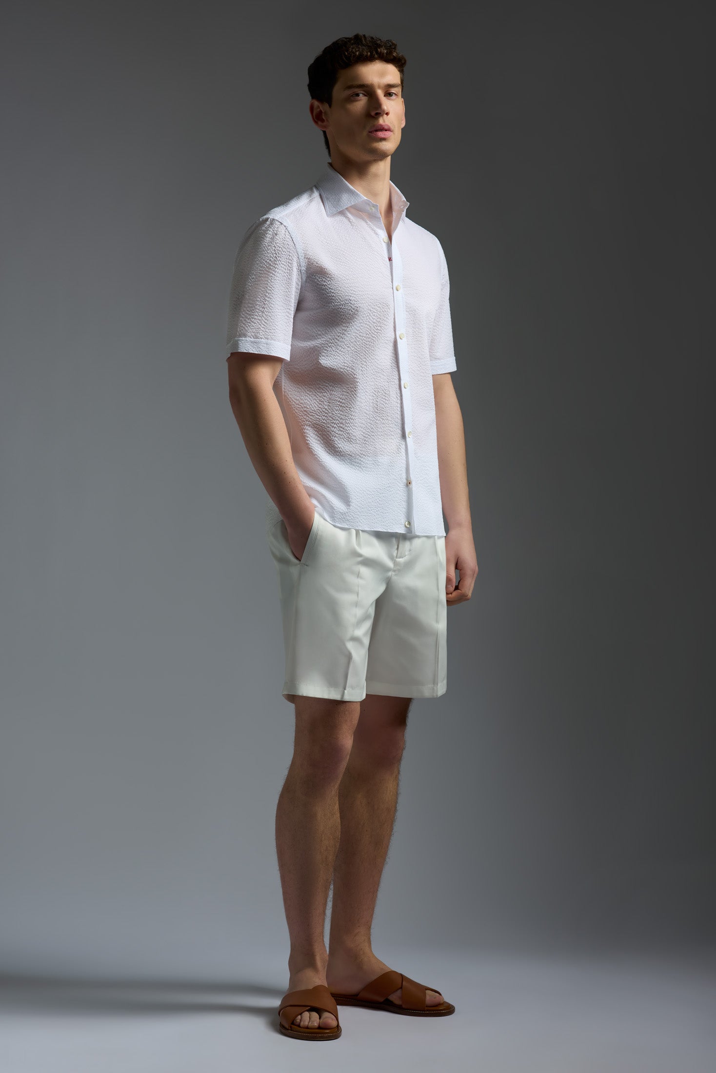 CAM192_000_C5705_01-media-2