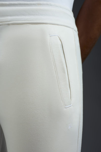 MP0052_000_J0372_000-media-3