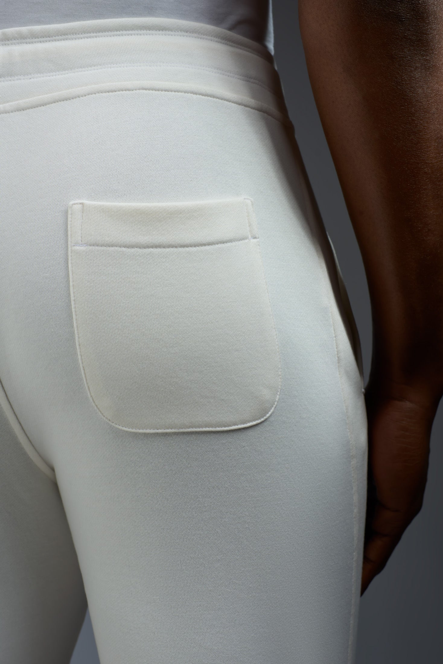 MP0052_000_J0372_000-media-4